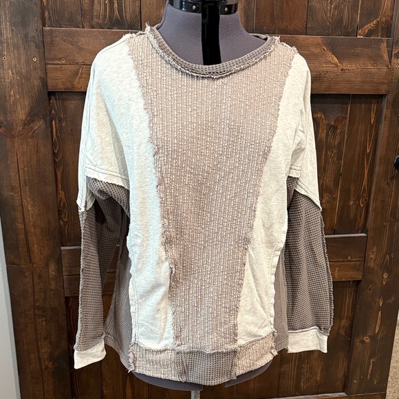 BKE Tops - BKE Women's Cream and Grey Textured Sweatshirt